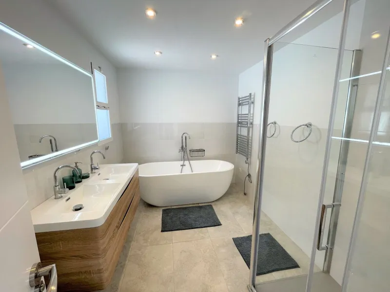 *** RARE FIND *** STUNNING  5 bedroom VILLA in LA SIERREZUELA, MIJAS