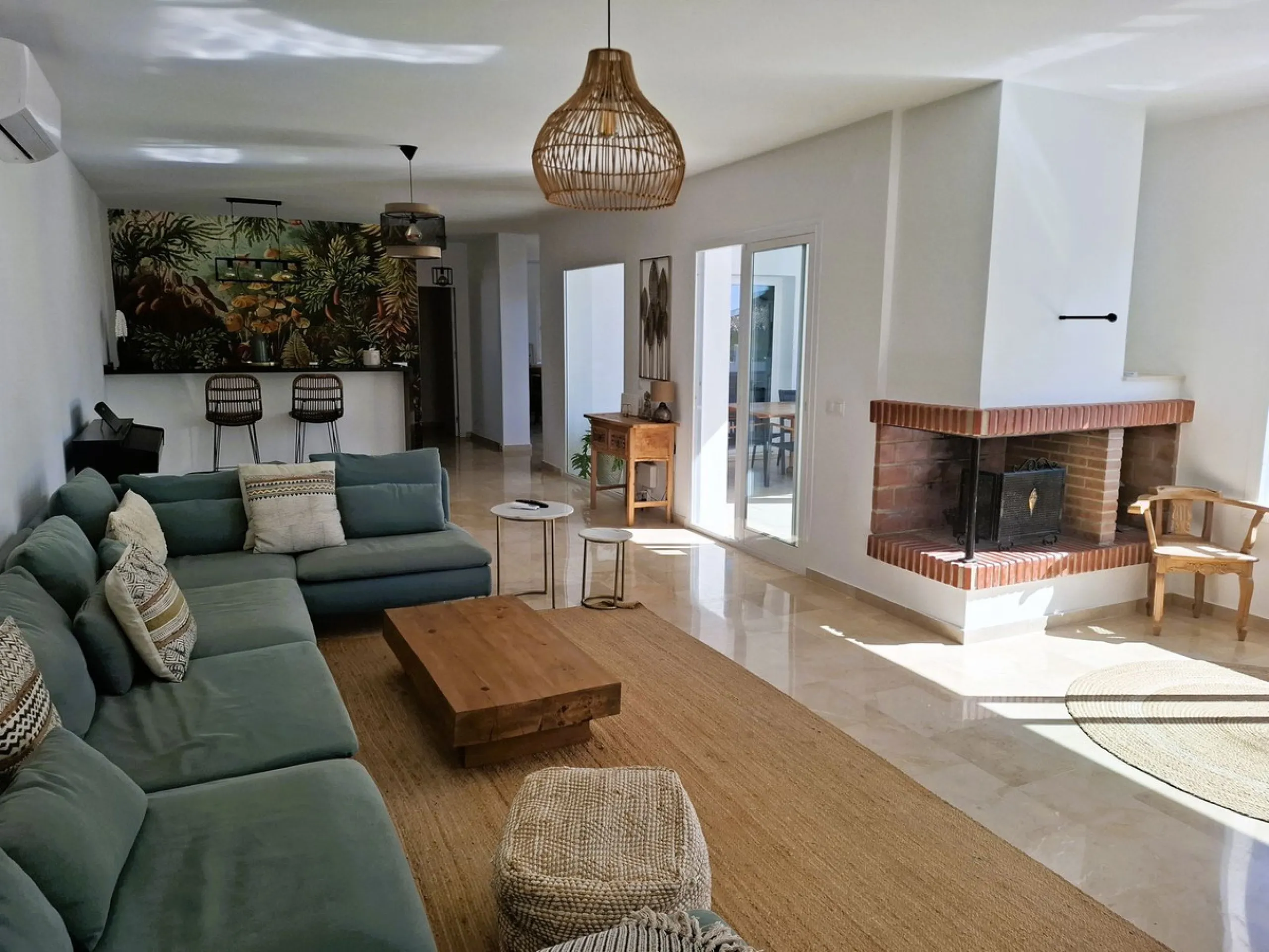 *** RARE FIND *** STUNNING  5 bedroom VILLA in LA SIERREZUELA, MIJAS