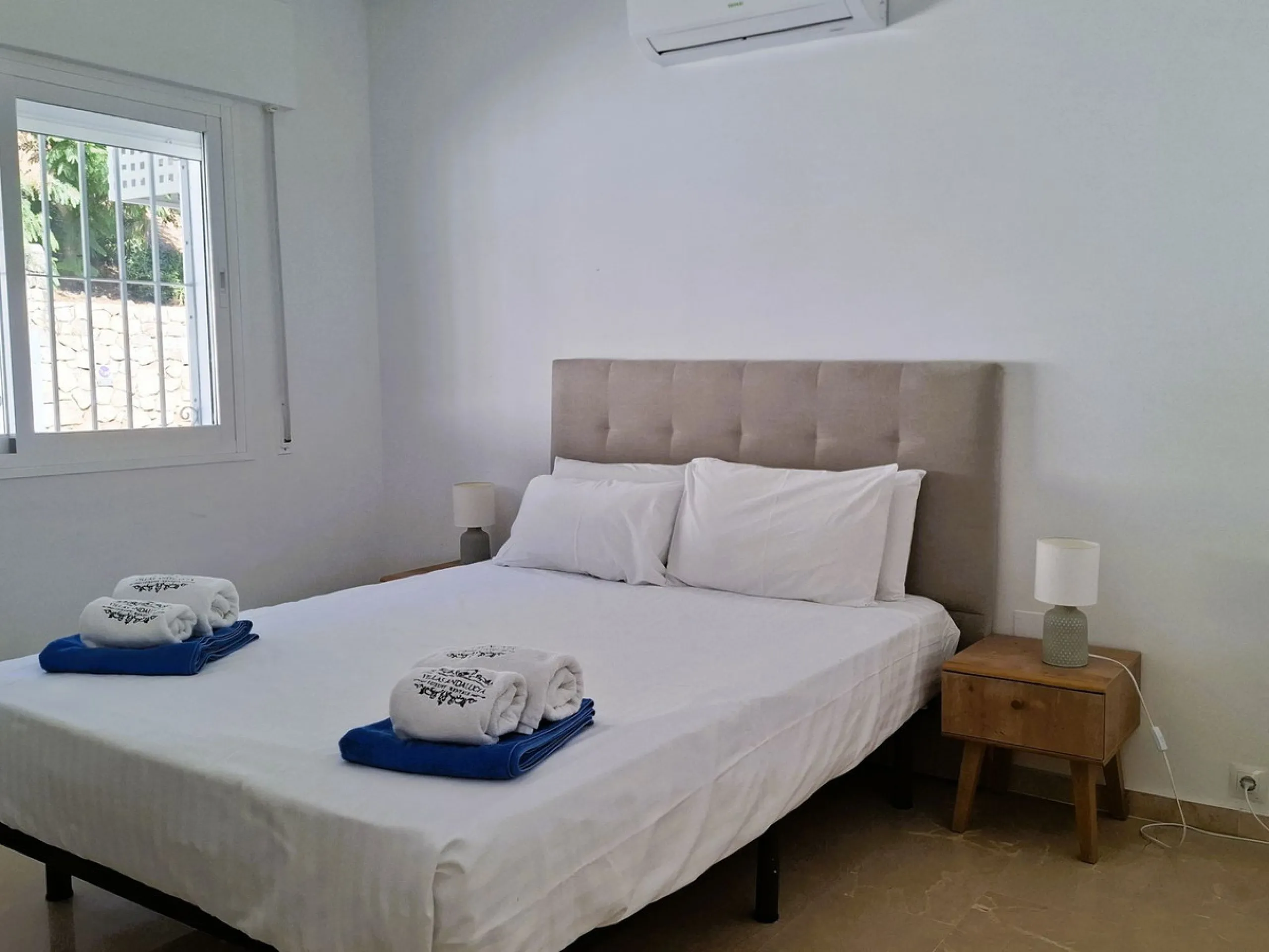 *** RARE FIND *** STUNNING  5 bedroom VILLA in LA SIERREZUELA, MIJAS