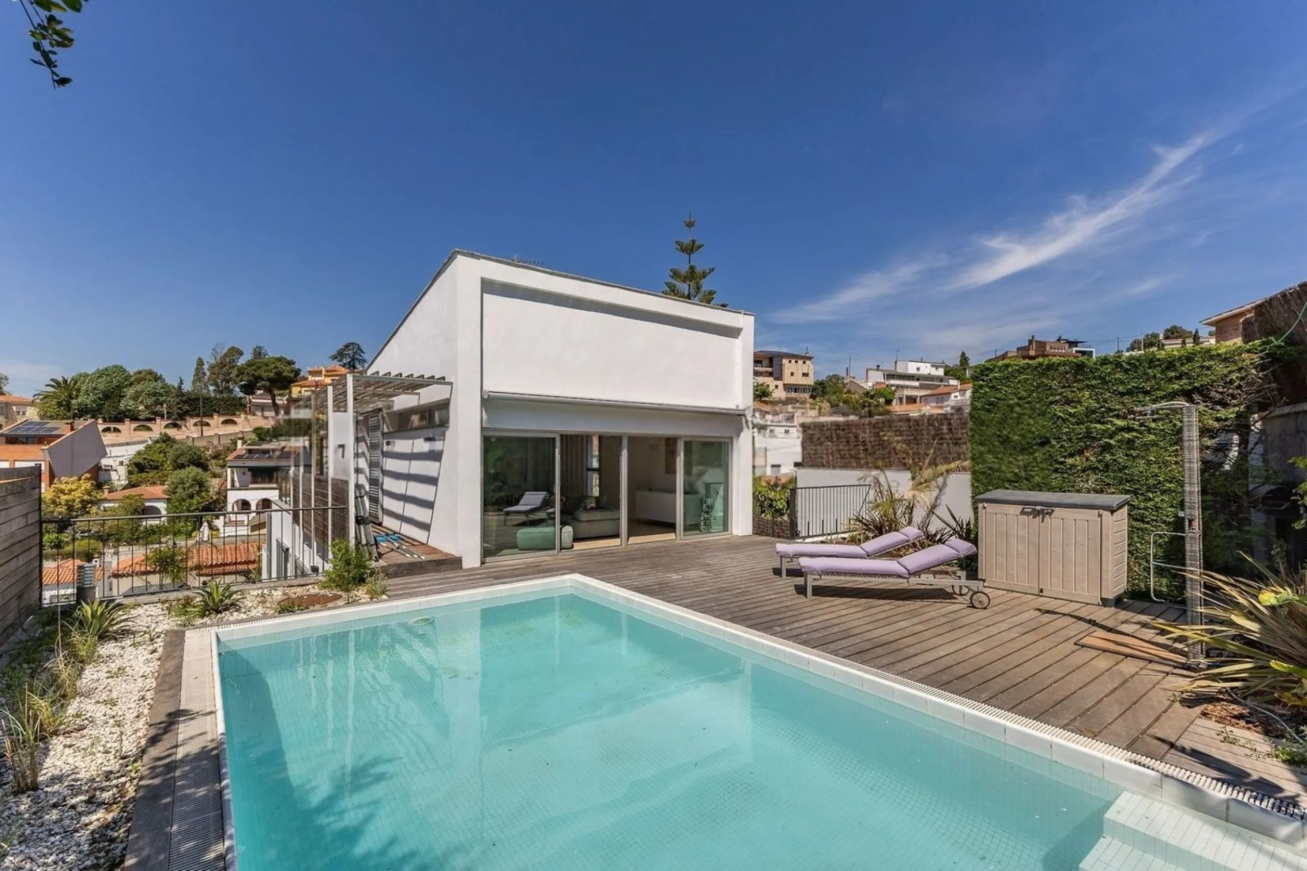 Renovated Contemporary Home with Private Pool in Esplugues de Llobregat, Barcelona