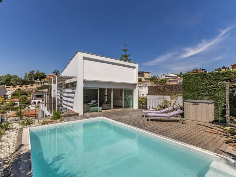Casa reformada con piscina en Esplugues de Llobregat, Barcelona