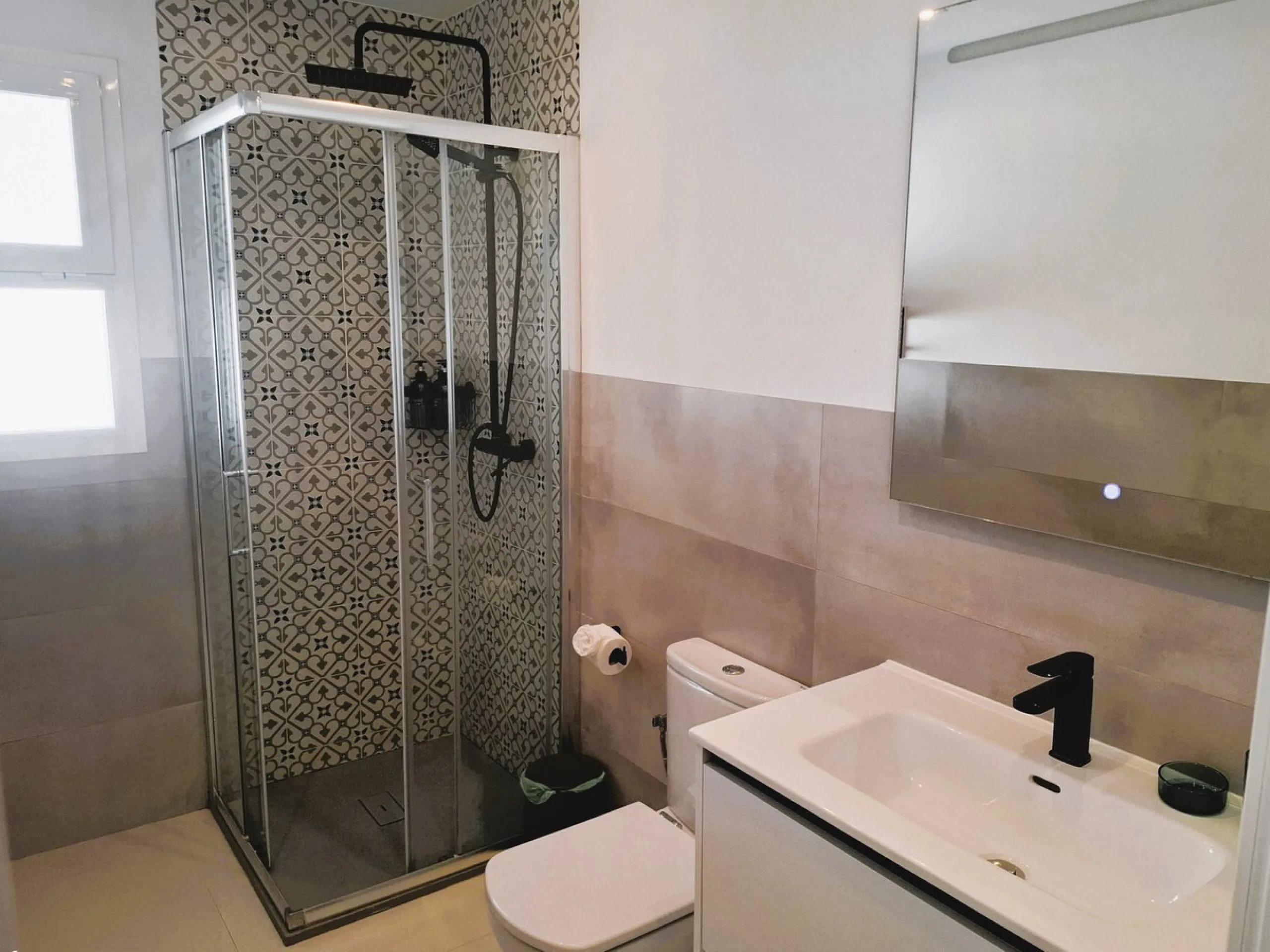 *** RARE FIND *** STUNNING  5 bedroom VILLA in LA SIERREZUELA, MIJAS