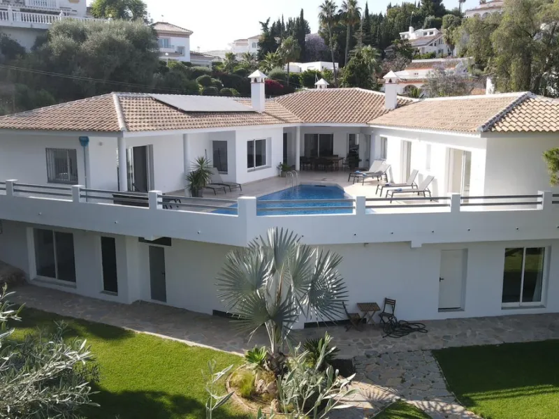 *** RARE FIND *** STUNNING  5 bedroom VILLA in LA SIERREZUELA, MIJAS
