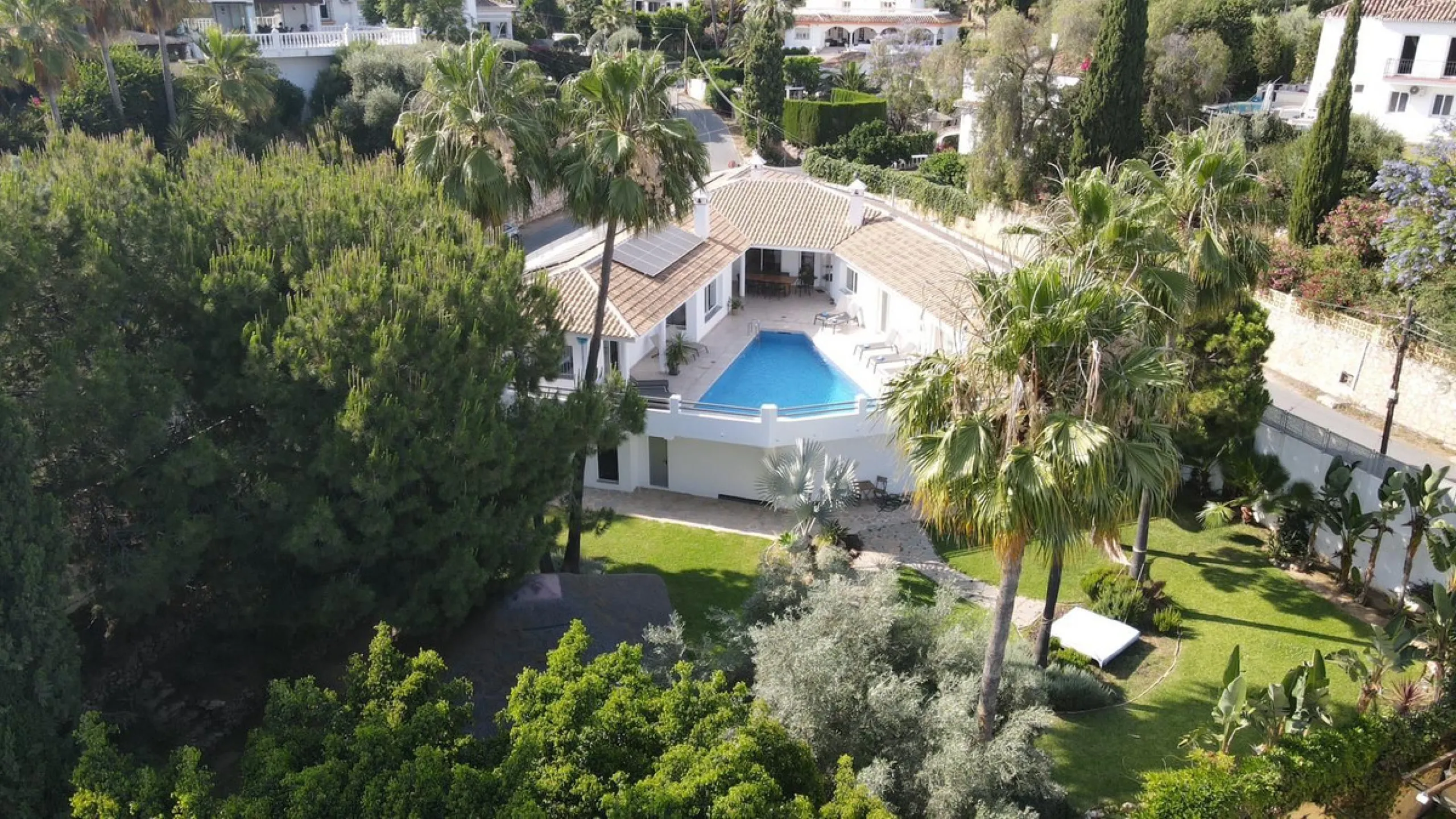 *** RARE FIND *** STUNNING  5 bedroom VILLA in LA SIERREZUELA, MIJAS