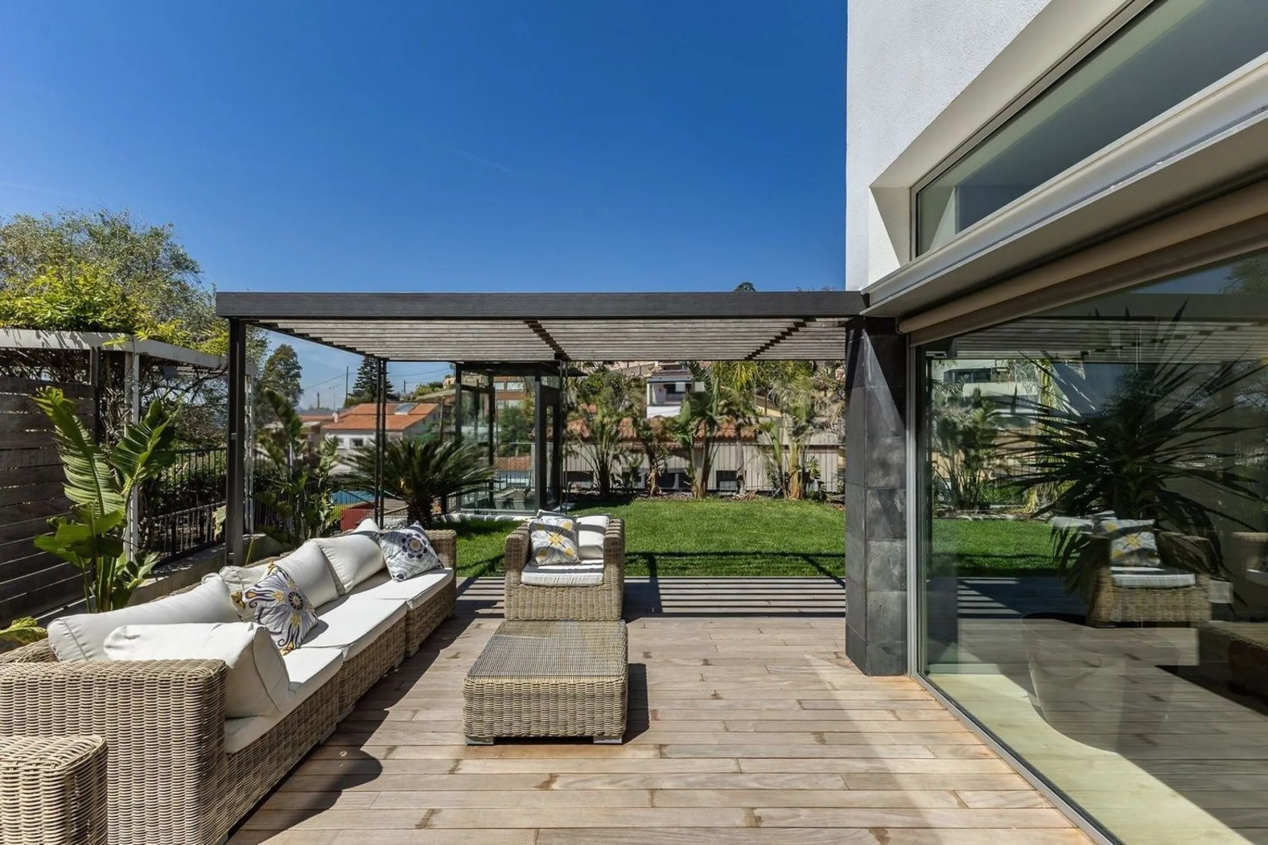 Renovated Contemporary Home with Private Pool in Esplugues de Llobregat, Barcelona