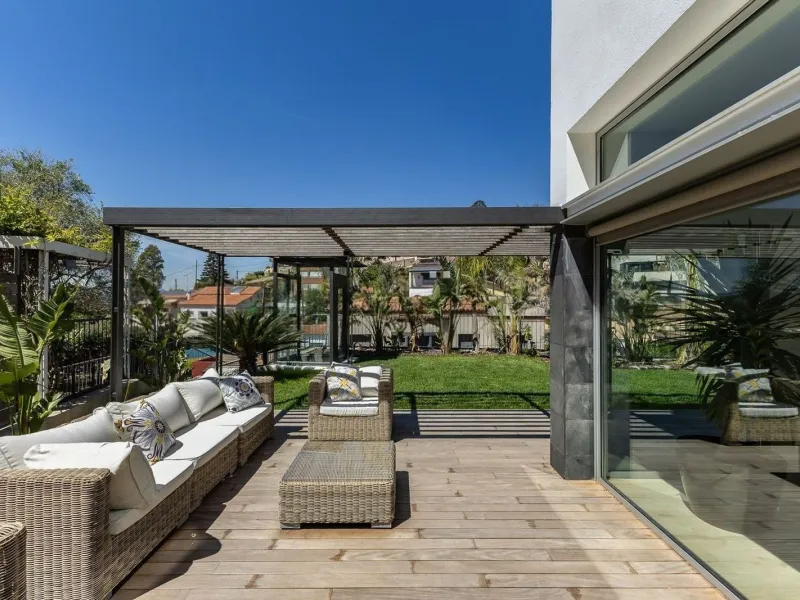 Renovated Contemporary Home with Private Pool in Esplugues de Llobregat, Barcelona