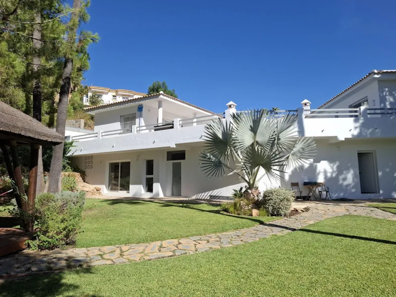 *** RARE FIND *** STUNNING  5 bedroom VILLA in LA SIERREZUELA, MIJAS