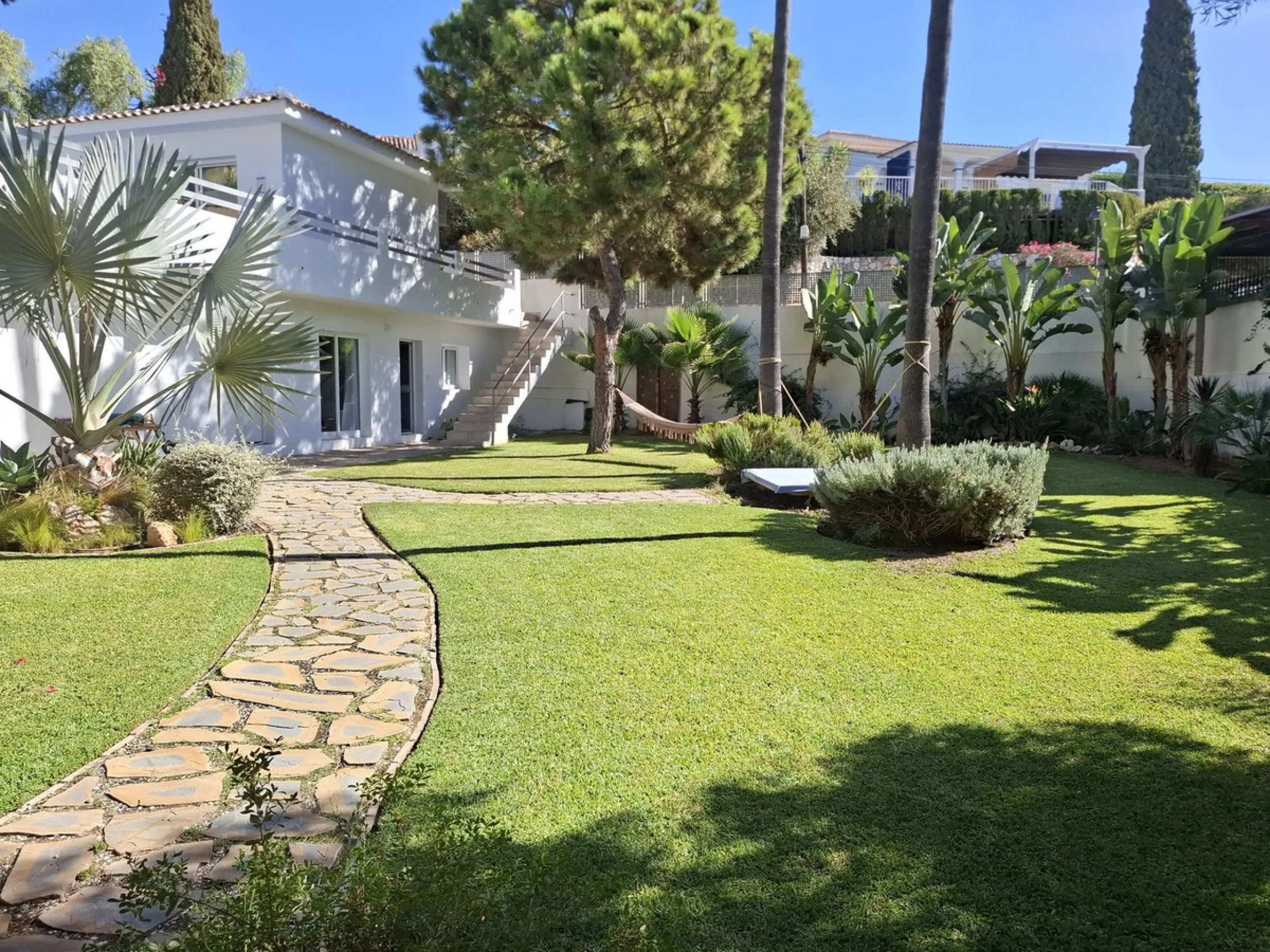 *** RARE FIND *** STUNNING  5 bedroom VILLA in LA SIERREZUELA, MIJAS