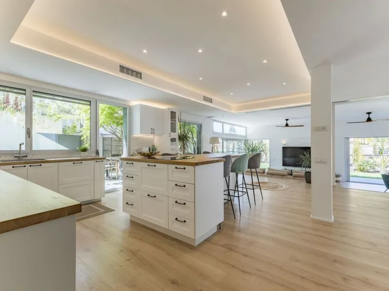 Renovated Contemporary Home with Private Pool in Esplugues de Llobregat, Barcelona