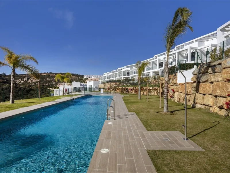 Contemporary and luxurious four level family home offering stunning panoramic views only 10 minutes to Sotogrande.