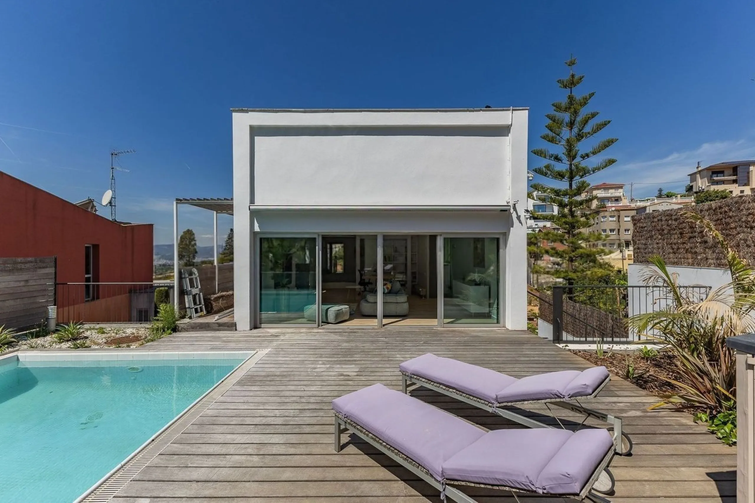 Renovated Contemporary Home with Private Pool in Esplugues de Llobregat, Barcelona
