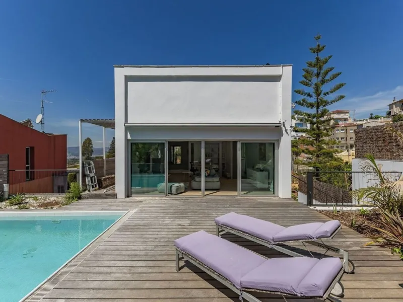 Renovated Contemporary Home with Private Pool in Esplugues de Llobregat, Barcelona