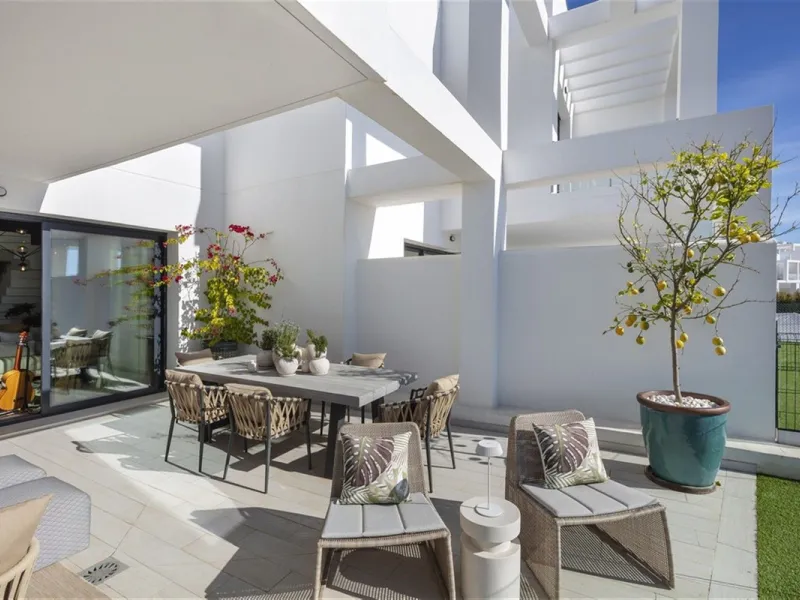 Contemporary and luxurious four level family home offering stunning panoramic views only 10 minutes to Sotogrande.