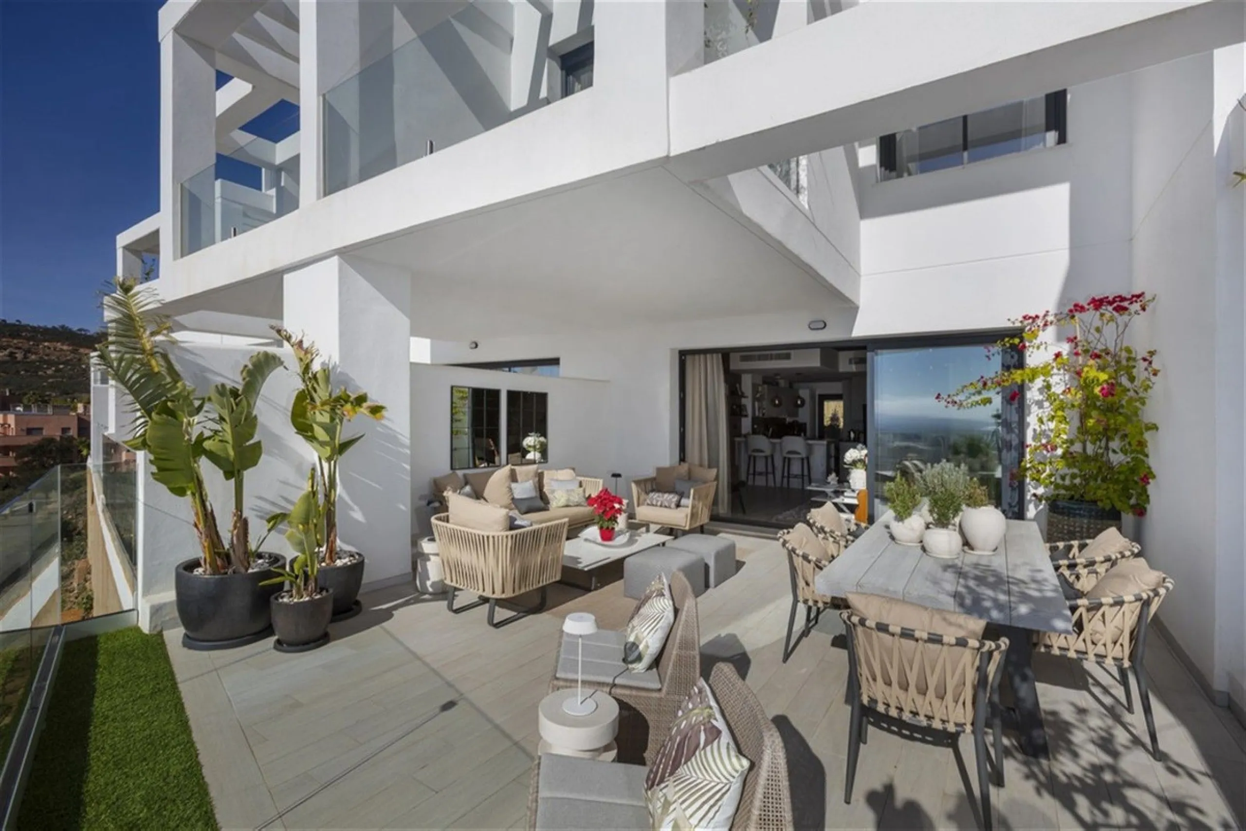 Contemporary and luxurious four level family home offering stunning panoramic views only 10 minutes to Sotogrande.