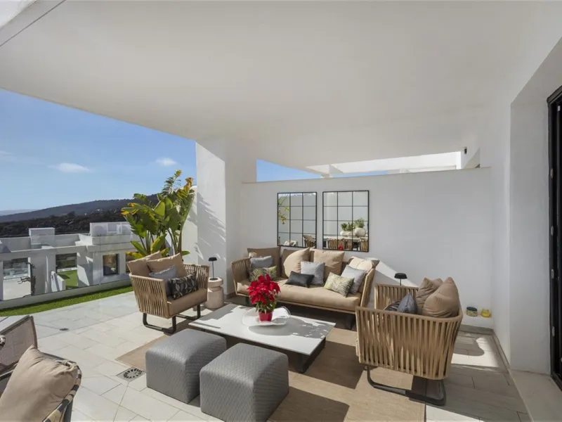 Contemporary and luxurious four level family home offering stunning panoramic views only 10 minutes to Sotogrande.