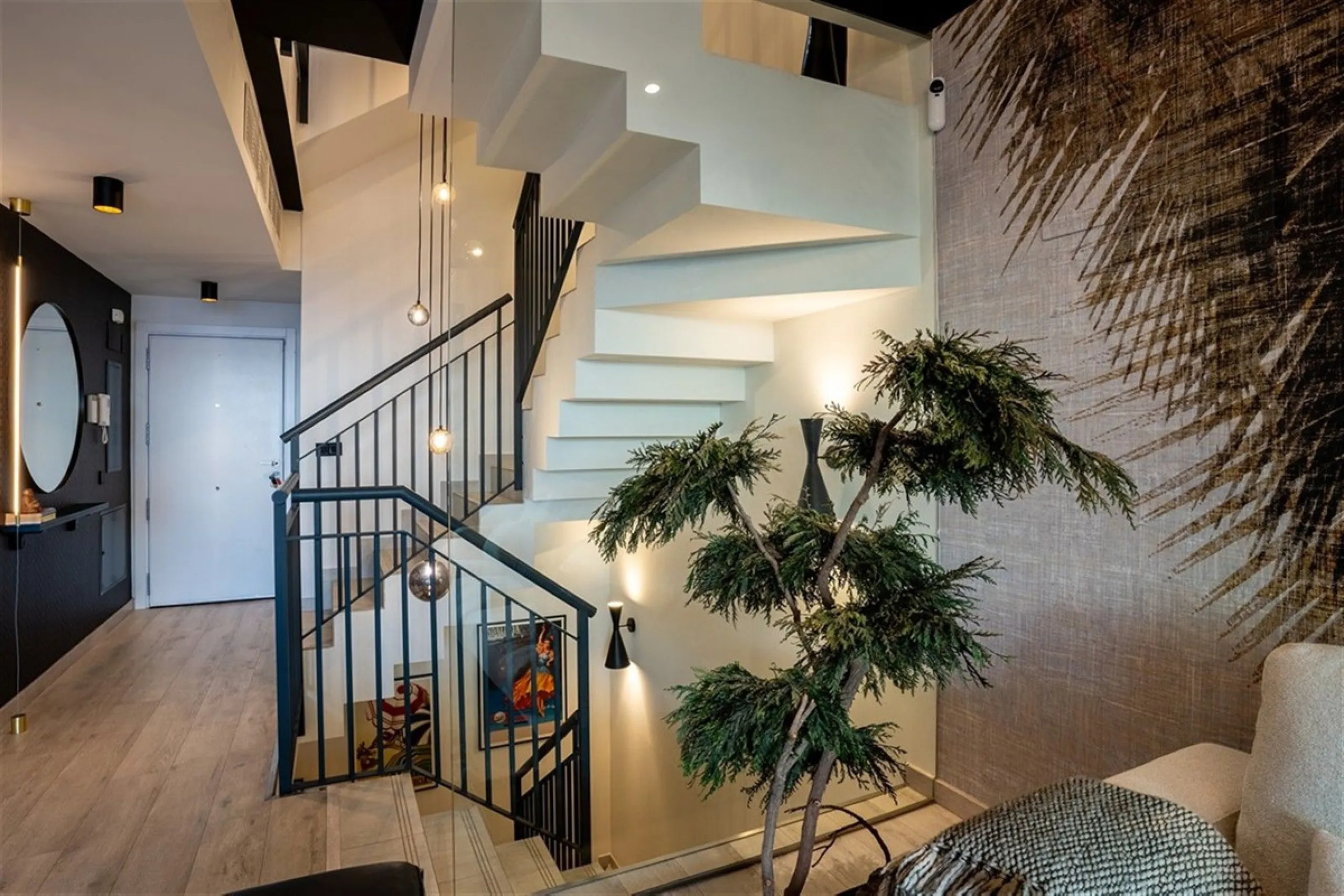 Contemporary and luxurious four level family home offering stunning panoramic views only 10 minutes to Sotogrande.