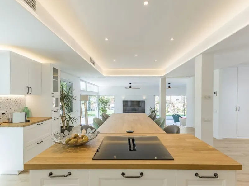Renovated Contemporary Home with Private Pool in Esplugues de Llobregat, Barcelona