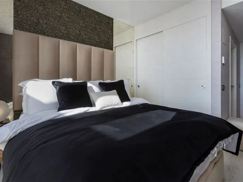Contemporary and luxurious four level family home offering stunning panoramic views only 10 minutes to Sotogrande.
