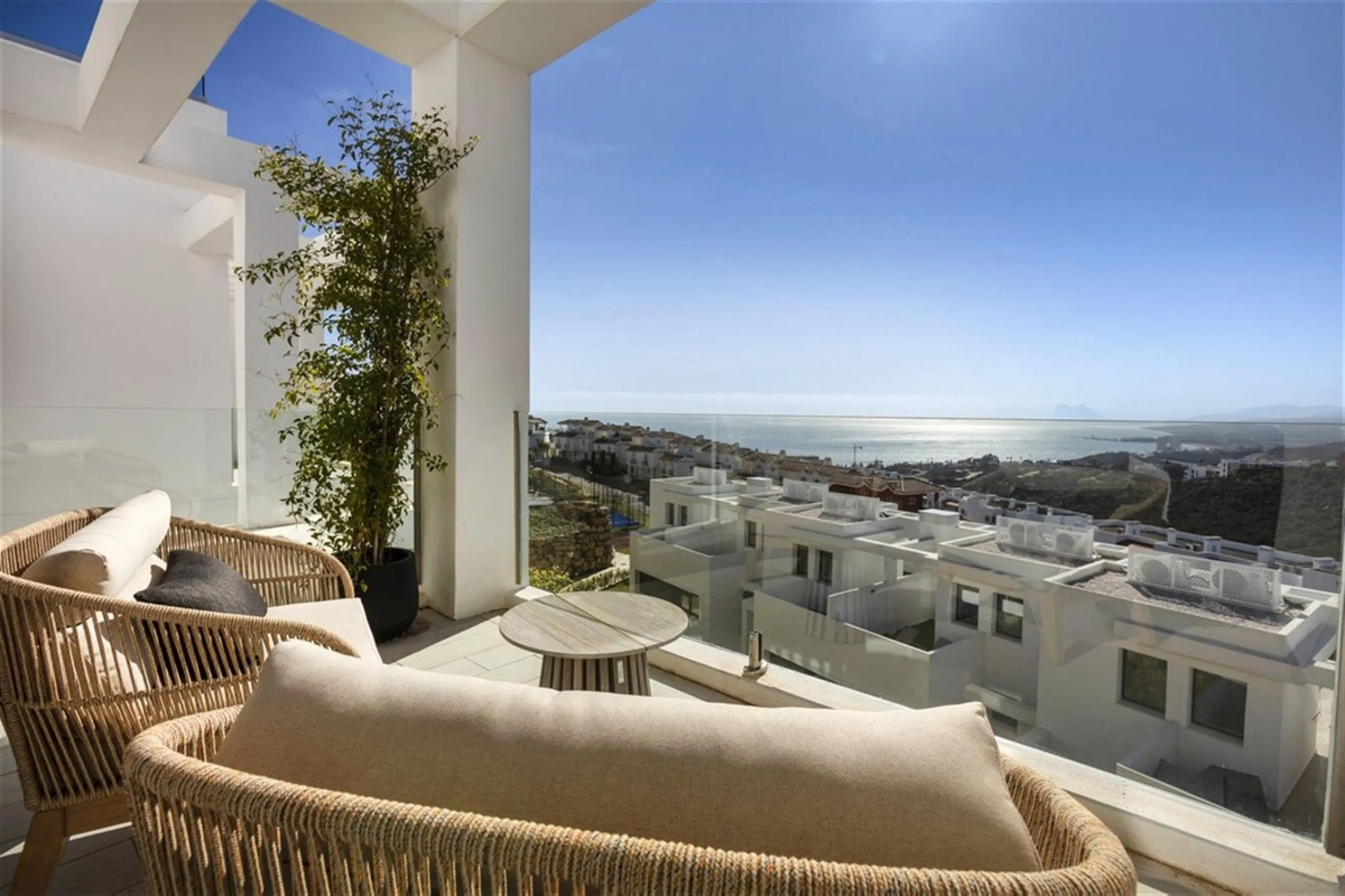 Contemporary and luxurious four level family home offering stunning panoramic views only 10 minutes to Sotogrande.
