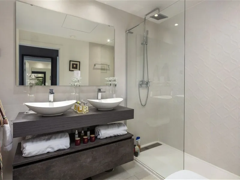 Contemporary and luxurious four level family home offering stunning panoramic views only 10 minutes to Sotogrande.