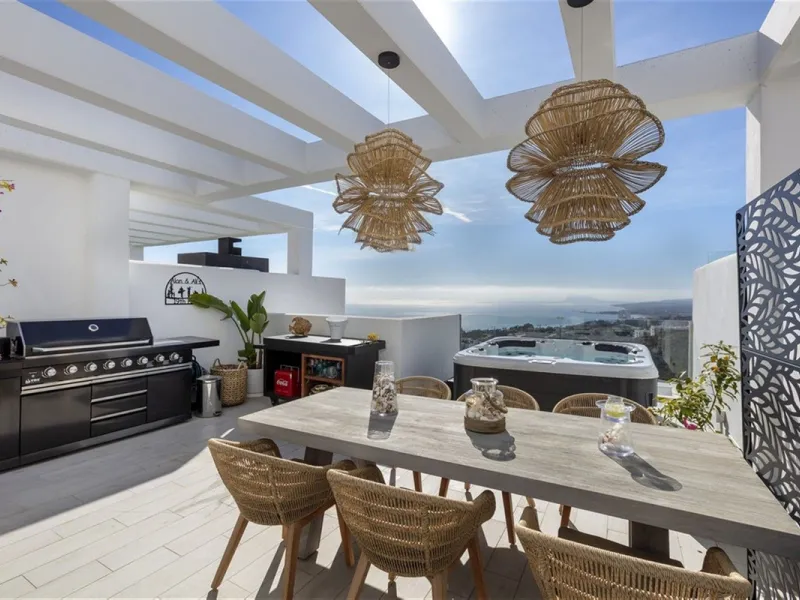 Contemporary and luxurious four level family home offering stunning panoramic views only 10 minutes to Sotogrande.