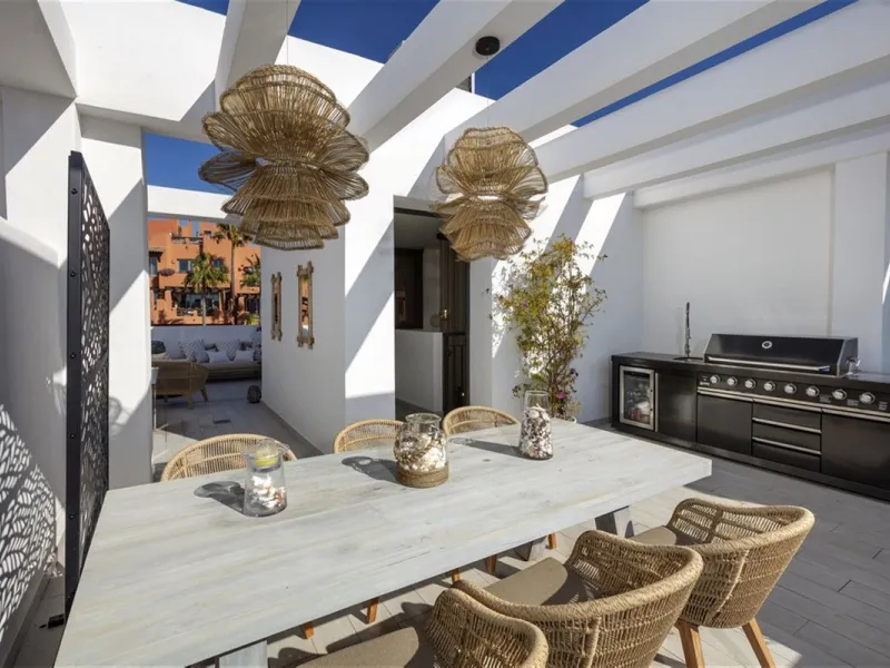 Contemporary and luxurious four level family home offering stunning panoramic views only 10 minutes to Sotogrande.