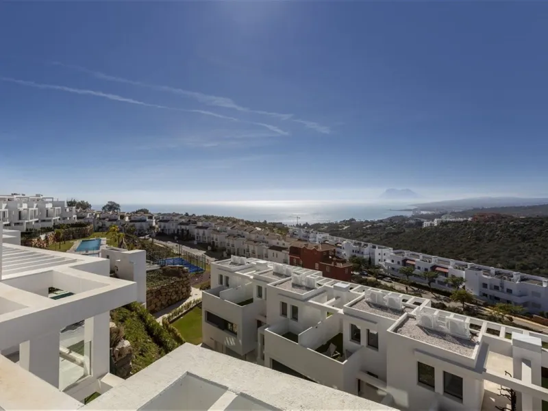 Contemporary and luxurious four level family home offering stunning panoramic views only 10 minutes to Sotogrande.