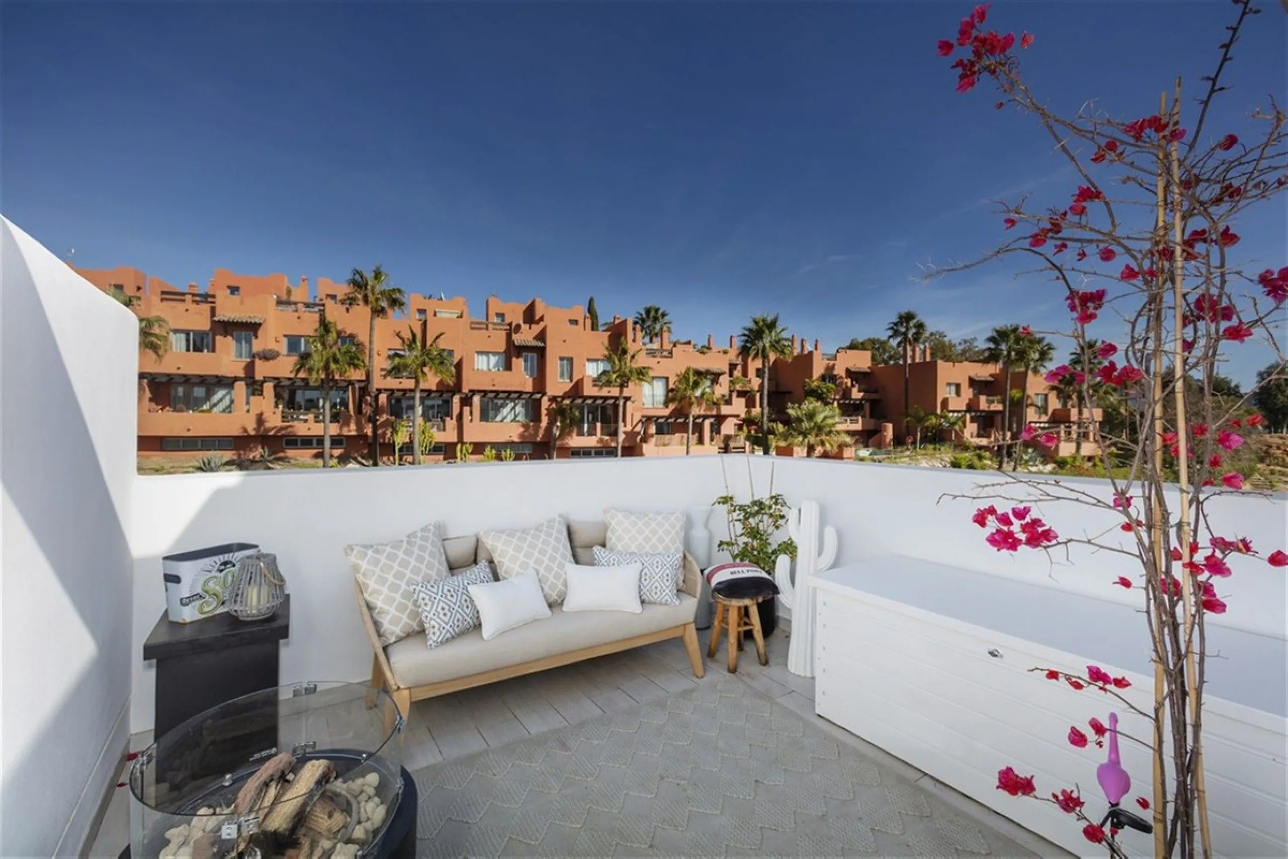 Contemporary and luxurious four level family home offering stunning panoramic views only 10 minutes to Sotogrande.