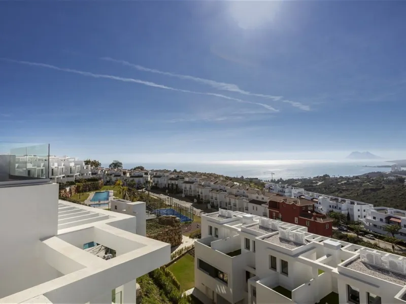 Contemporary and luxurious four level family home offering stunning panoramic views only 10 minutes to Sotogrande.