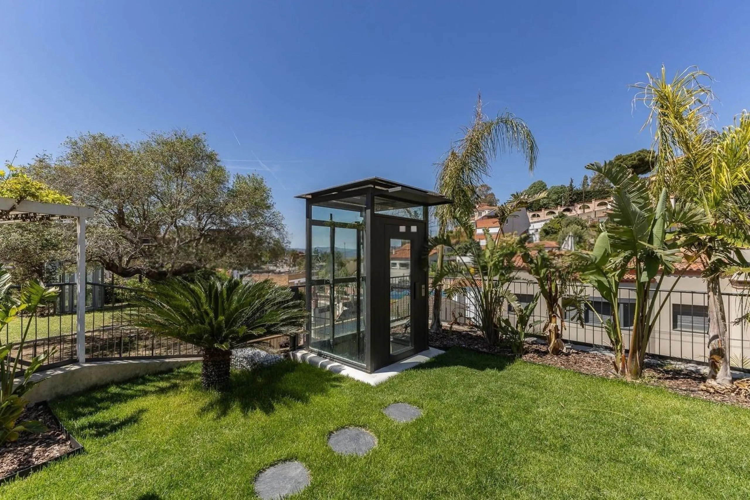 Renovated Contemporary Home with Private Pool in Esplugues de Llobregat, Barcelona
