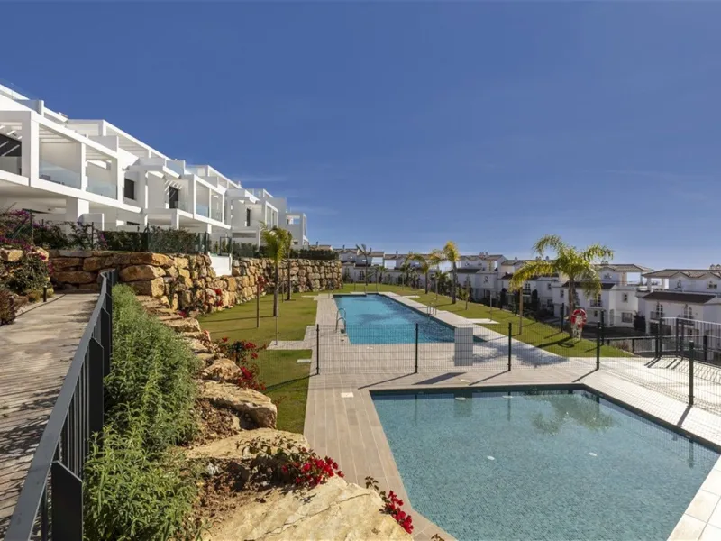 Contemporary and luxurious four level family home offering stunning panoramic views only 10 minutes to Sotogrande.