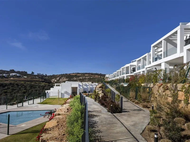 Contemporary and luxurious four level family home offering stunning panoramic views only 10 minutes to Sotogrande.