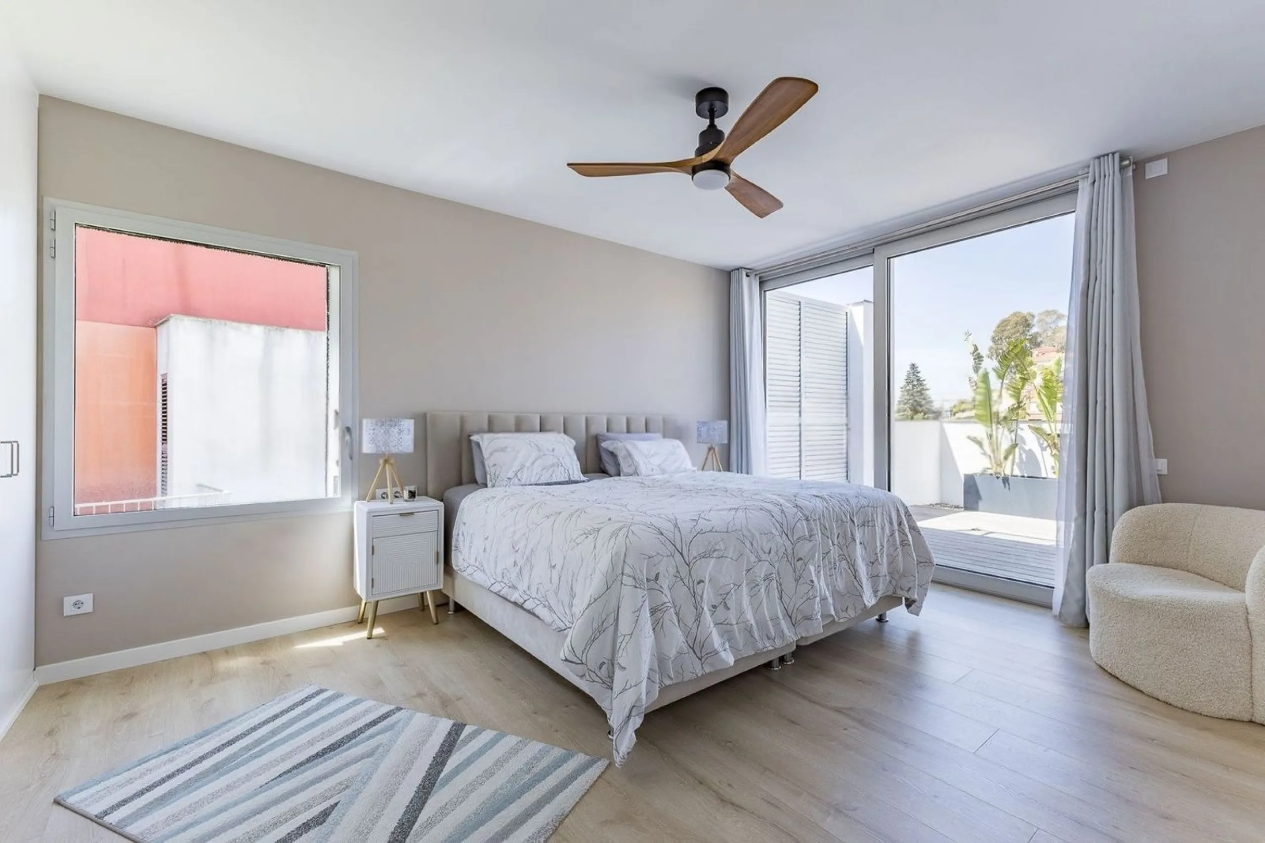 Renovated Contemporary Home with Private Pool in Esplugues de Llobregat, Barcelona