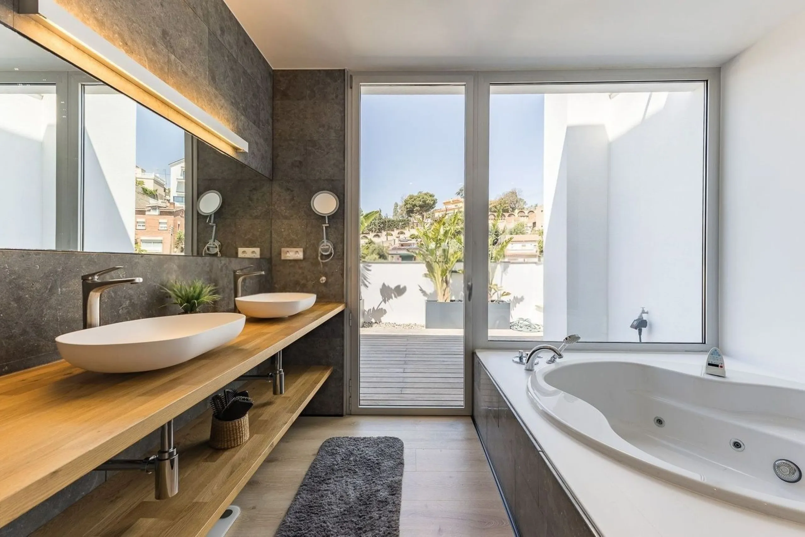 Renovated Contemporary Home with Private Pool in Esplugues de Llobregat, Barcelona