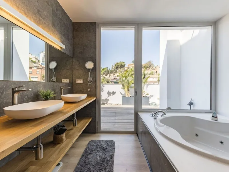 Renovated Contemporary Home with Private Pool in Esplugues de Llobregat, Barcelona