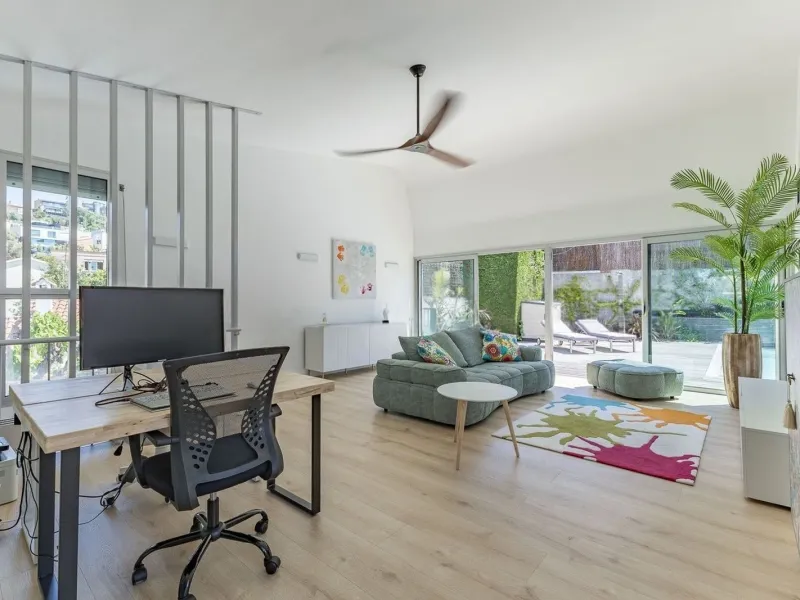 Renovated Contemporary Home with Private Pool in Esplugues de Llobregat, Barcelona