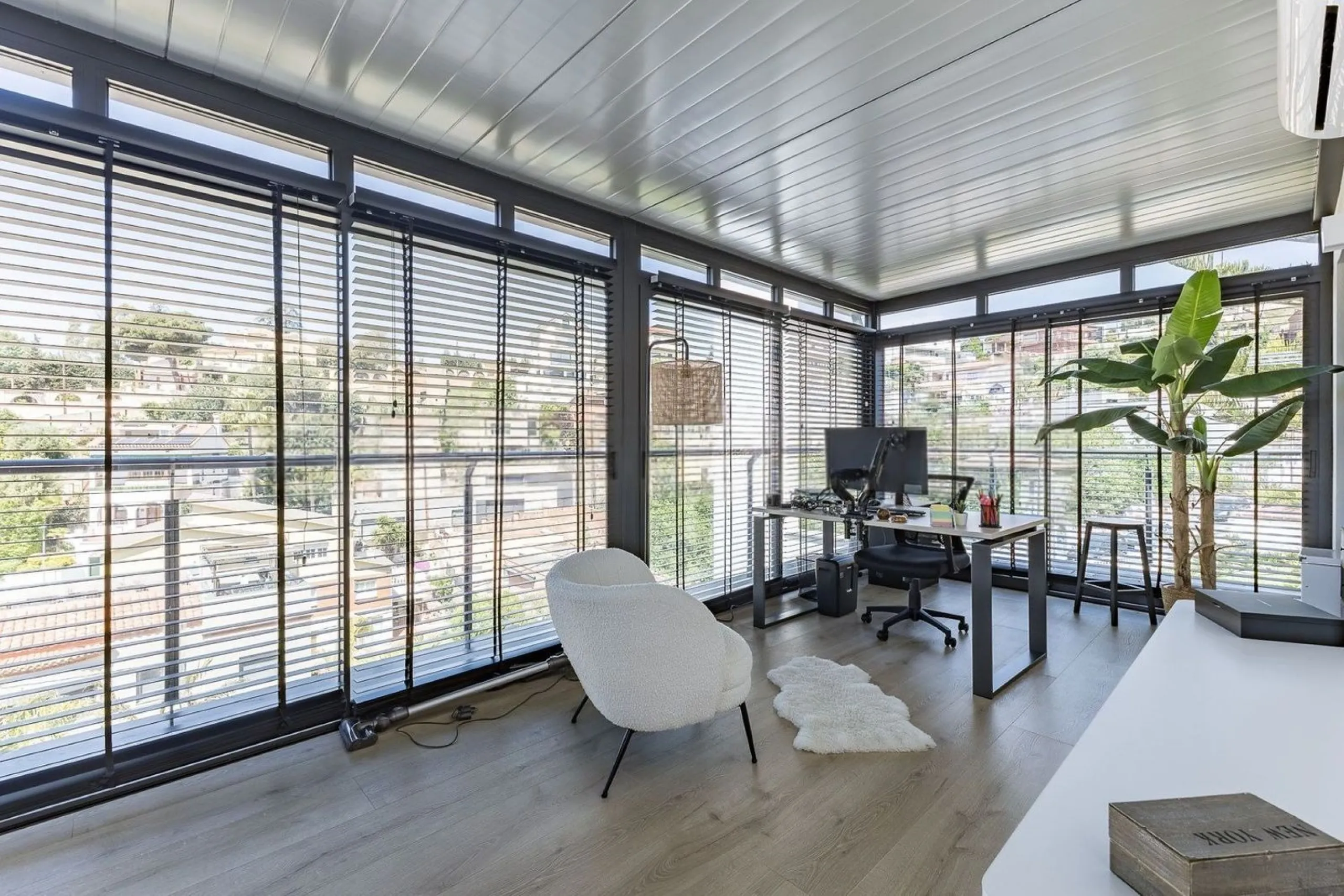 Renovated Contemporary Home with Private Pool in Esplugues de Llobregat, Barcelona