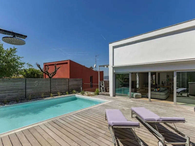 Renovated Contemporary Home with Private Pool in Esplugues de Llobregat, Barcelona