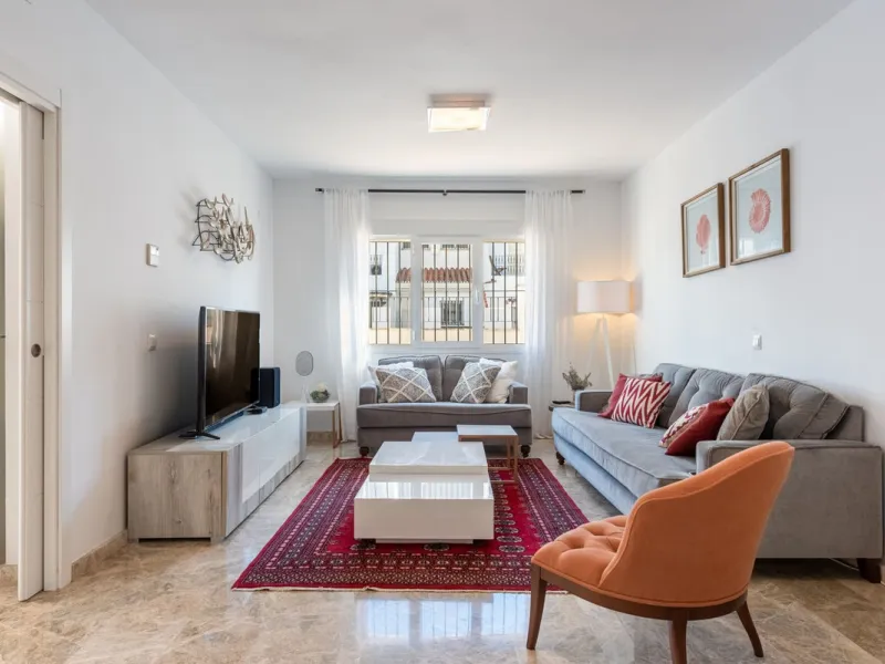 Bright CORNER Semi-Detached Home in Los Naranjos de Marbella, Just 1.5 km from the Beach and Puerto Banús