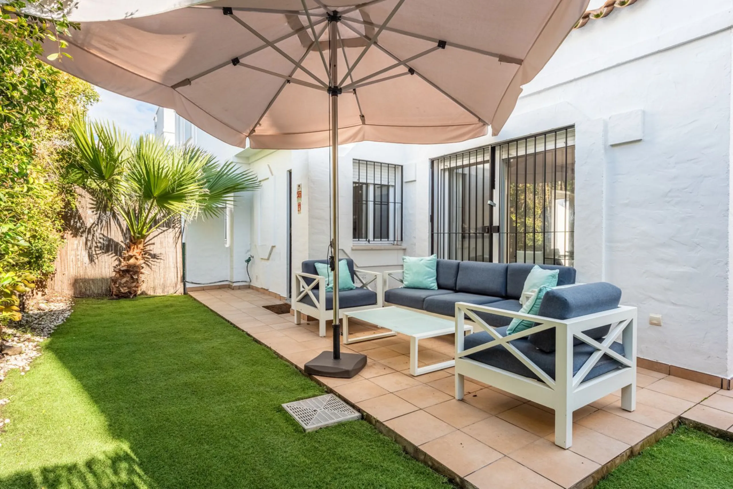 Bright CORNER Semi-Detached Home in Los Naranjos de Marbella, Just 1.5 km from the Beach and Puerto Banús