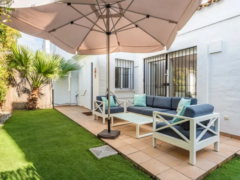 Bright CORNER Semi-Detached Home in Los Naranjos de Marbella, Just 1.5 km from the Beach and Puerto Banús