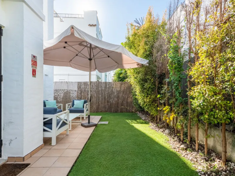 Bright CORNER Semi-Detached Home in Los Naranjos de Marbella, Just 1.5 km from the Beach and Puerto Banús