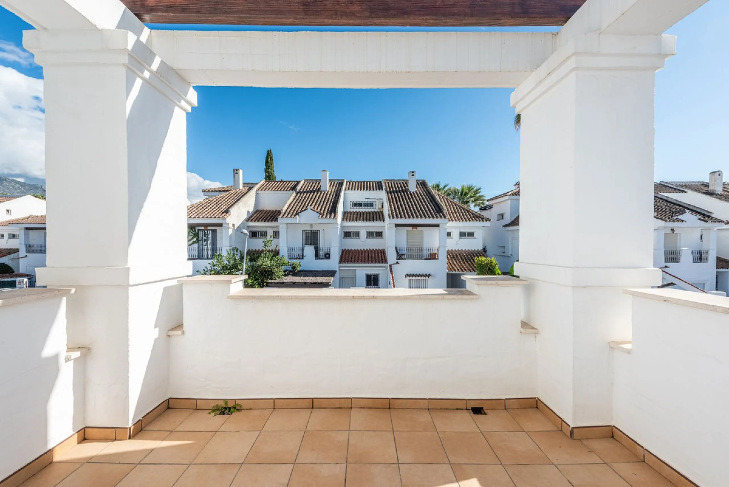 Bright CORNER Semi-Detached Home in Los Naranjos de Marbella, Just 1.5 km from the Beach and Puerto Banús