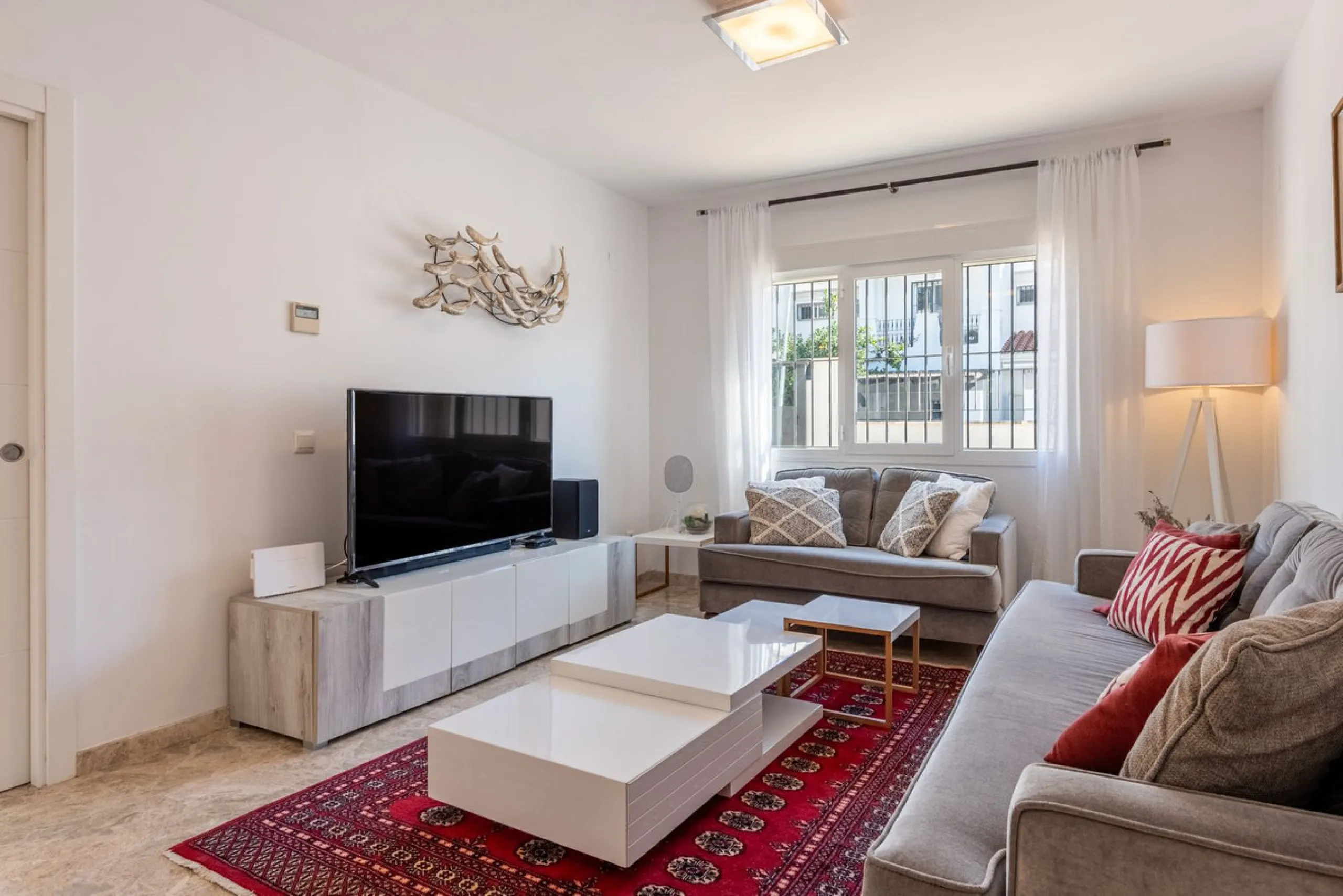 Bright CORNER Semi-Detached Home in Los Naranjos de Marbella, Just 1.5 km from the Beach and Puerto Banús