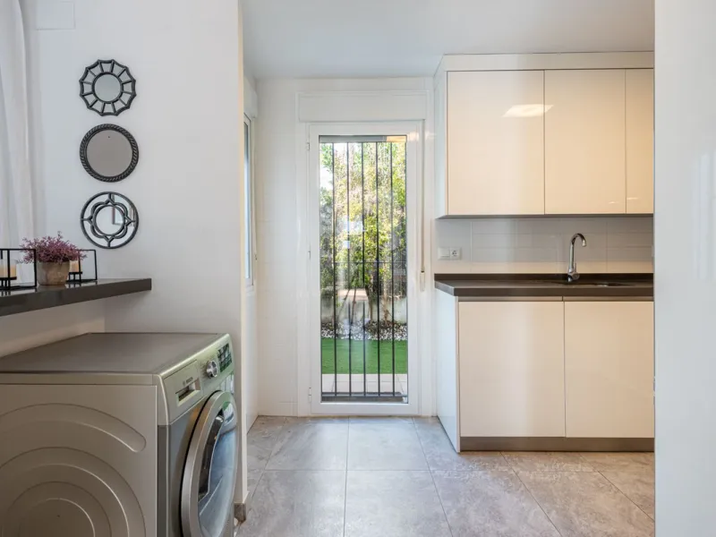 Bright CORNER Semi-Detached Home in Los Naranjos de Marbella, Just 1.5 km from the Beach and Puerto Banús