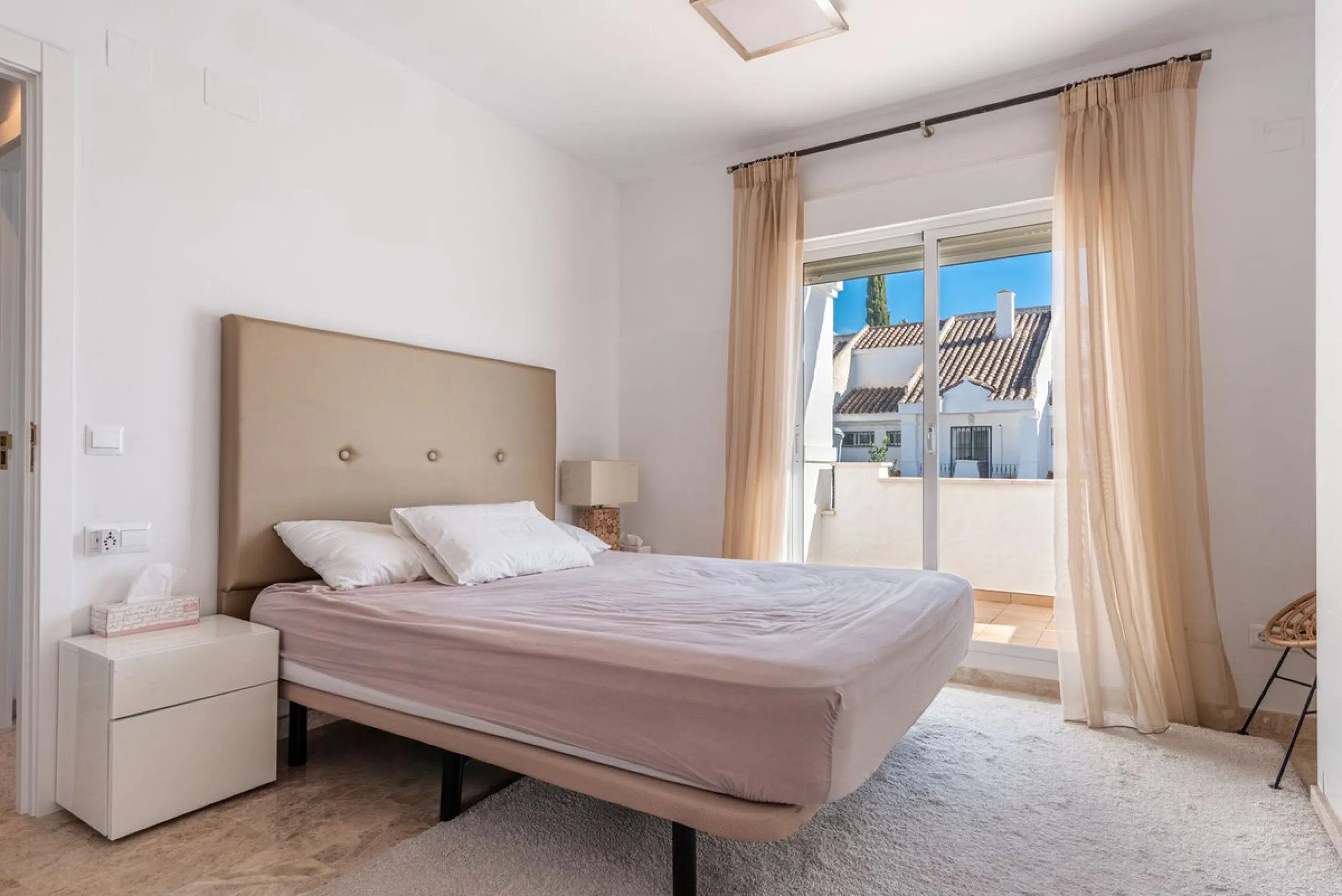 Bright CORNER Semi-Detached Home in Los Naranjos de Marbella, Just 1.5 km from the Beach and Puerto Banús