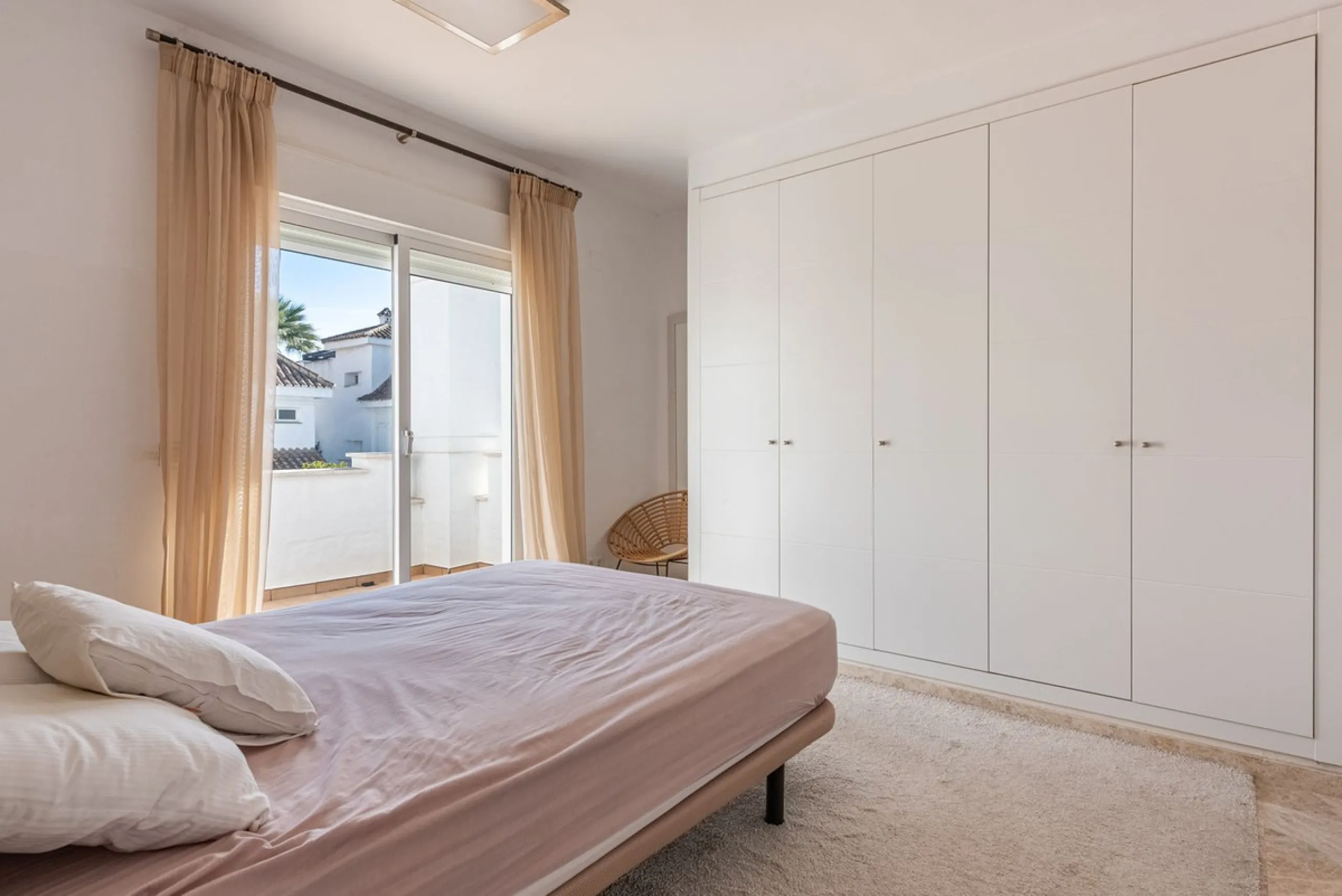 Bright CORNER Semi-Detached Home in Los Naranjos de Marbella, Just 1.5 km from the Beach and Puerto Banús