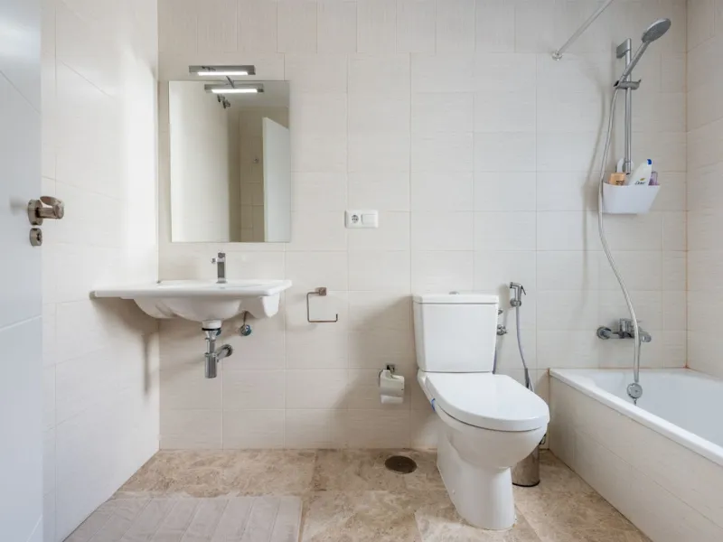 Bright CORNER Semi-Detached Home in Los Naranjos de Marbella, Just 1.5 km from the Beach and Puerto Banús
