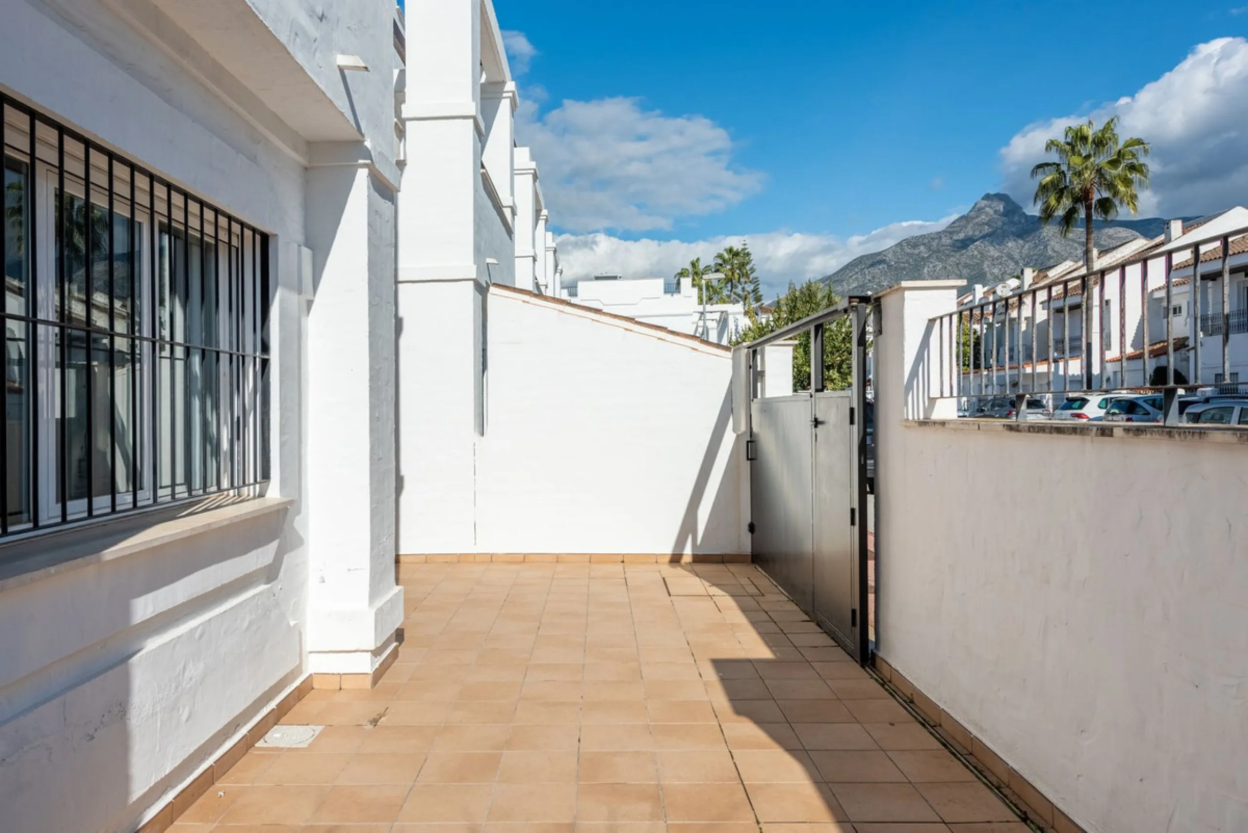 Bright CORNER Semi-Detached Home in Los Naranjos de Marbella, Just 1.5 km from the Beach and Puerto Banús