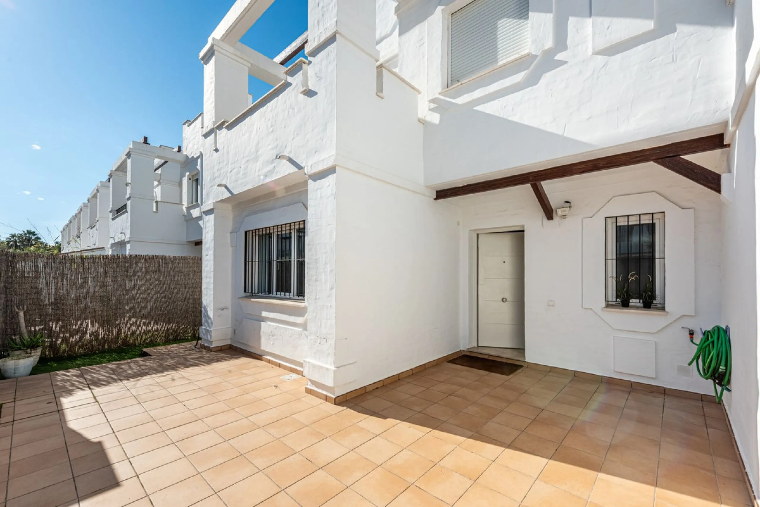 Bright CORNER Semi-Detached Home in Los Naranjos de Marbella, Just 1.5 km from the Beach and Puerto Banús